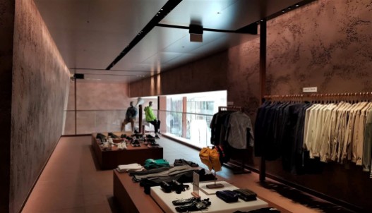 Textured Clay Installation by Guy Valentine Ltd, Urban Revivo Flagship Store at Westfield London, photo by Linde Davies 2